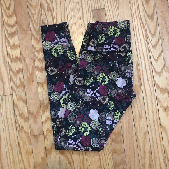 Lululemon fluorolace luxtreme leggings - Picture 3 of 5